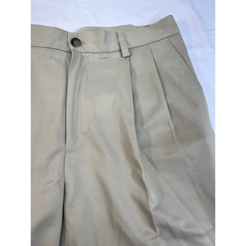 IZOD Golf Men's Pleated Shorts Size 36 Khaki Beige‎ Casual Chino